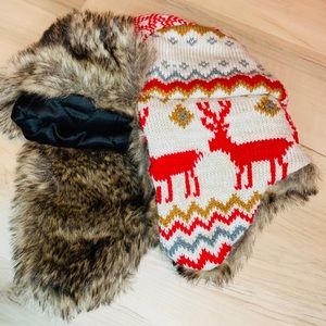 Warm winter hat with faux fur! Super cute ☃️🌲🎁